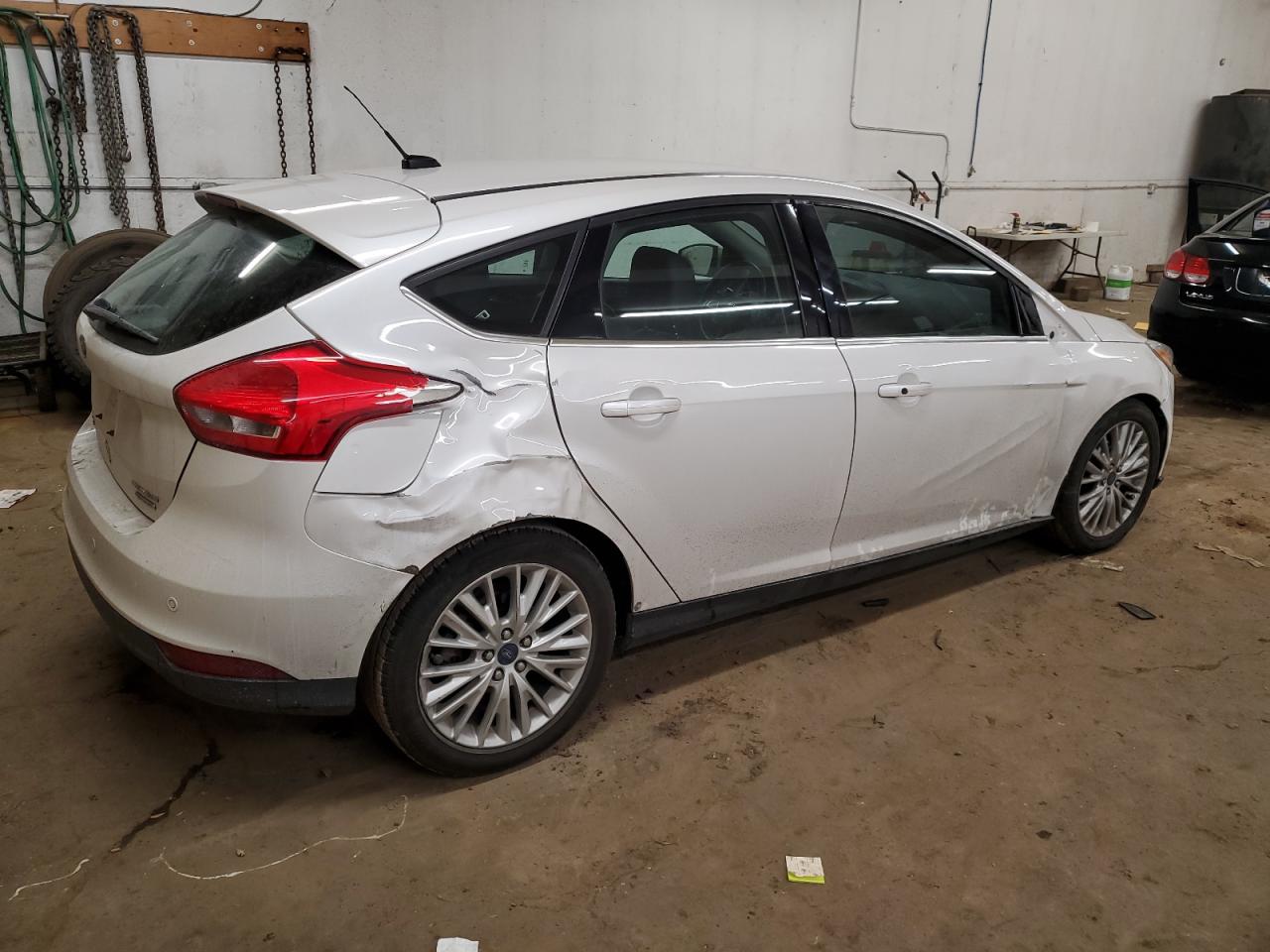 VIN 1FADP3N29FL324201 2015 FORD FOCUS no.3