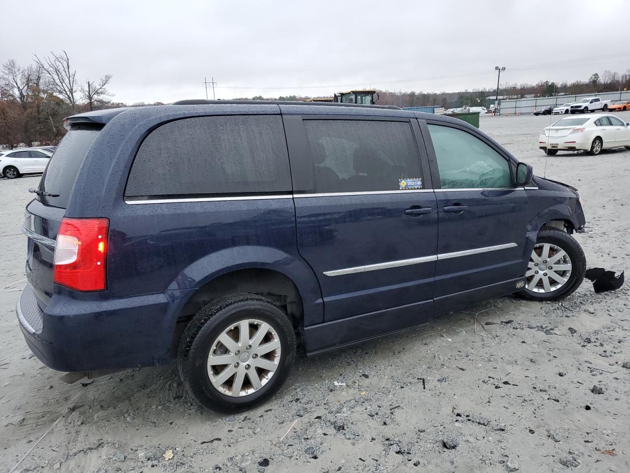 2016 Chrysler Town & Country - Image 3