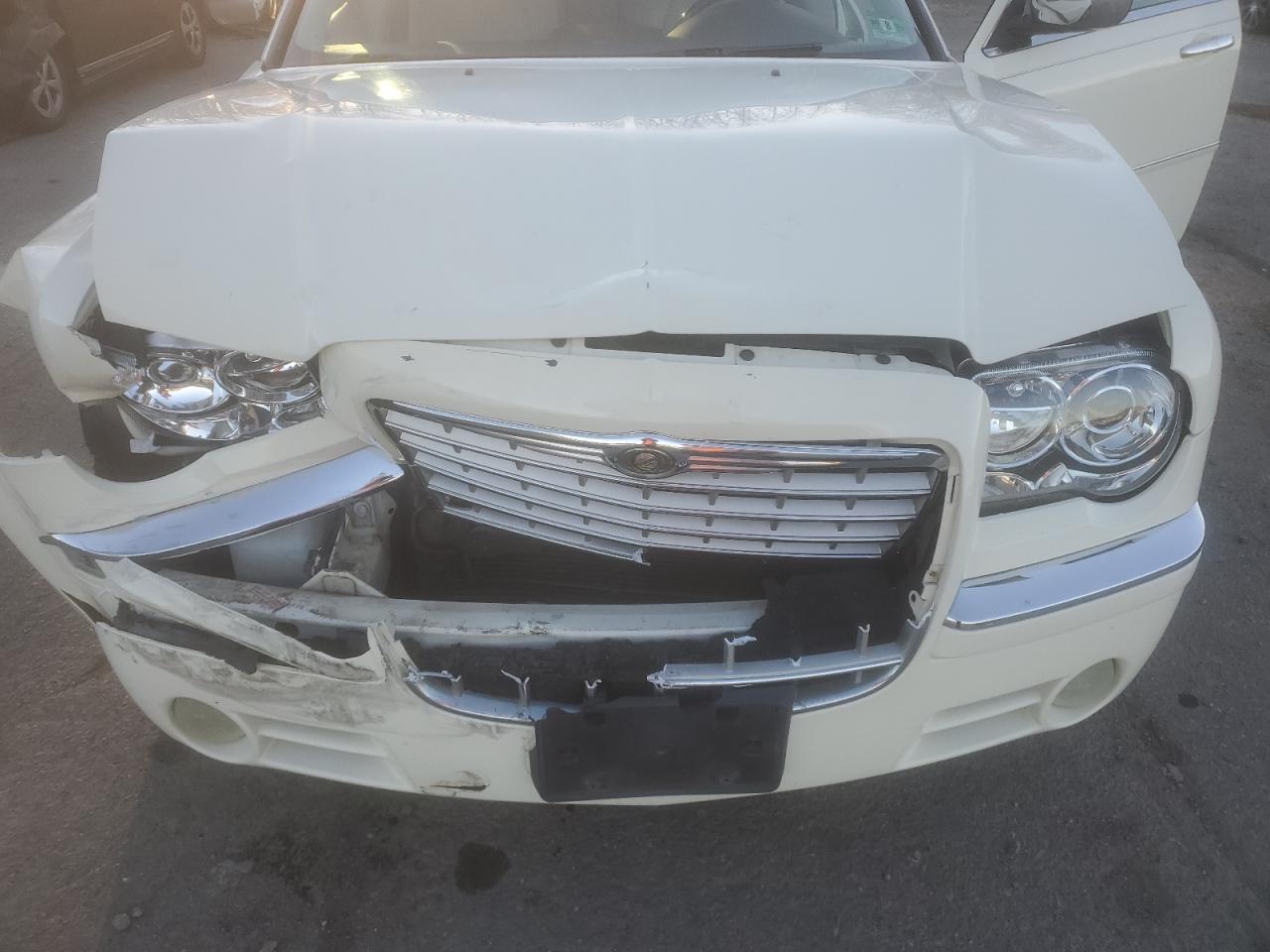 2006 Chrysler 300 - Image 11
