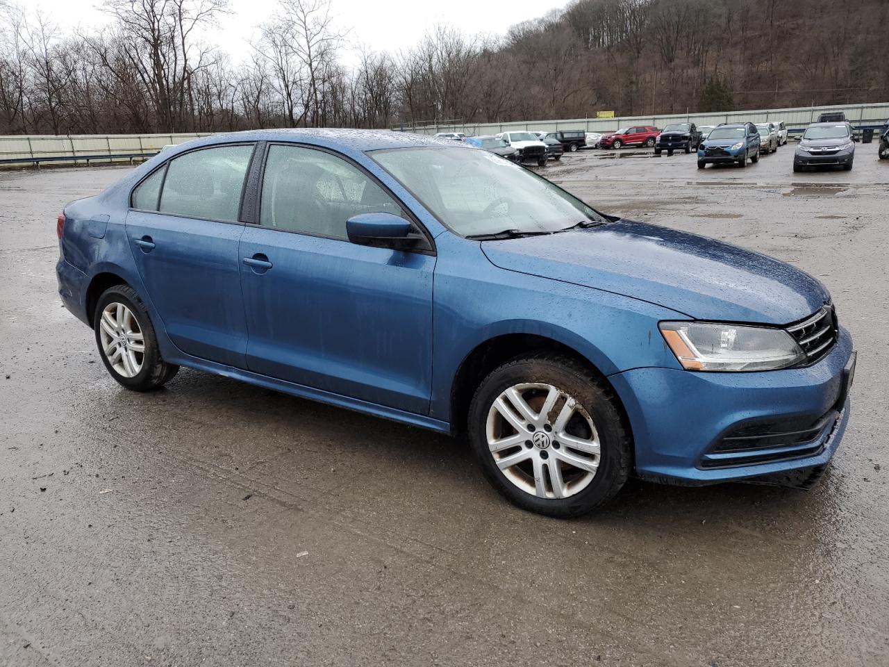 VIN 3VW2B7AJ2JM262438 2018 VOLKSWAGEN JETTA no.4