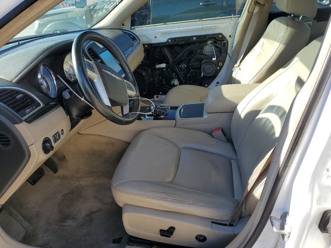 2014 Chrysler 300 - Image 7
