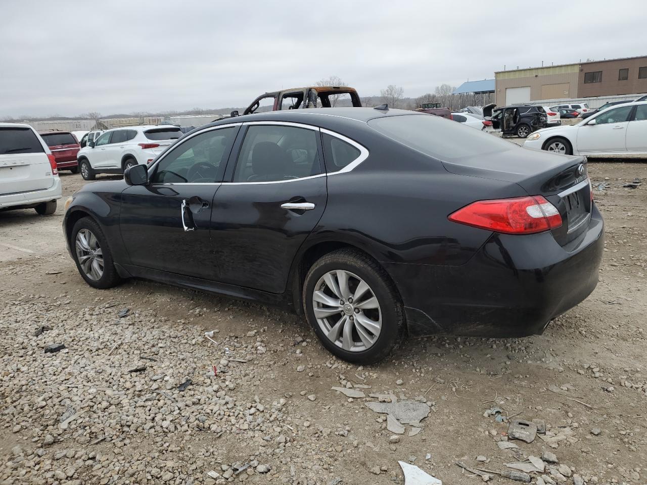 2011 Infiniti M - Image 2
