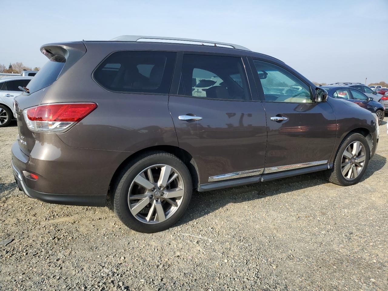2015 Nissan Pathfinder - Image 3