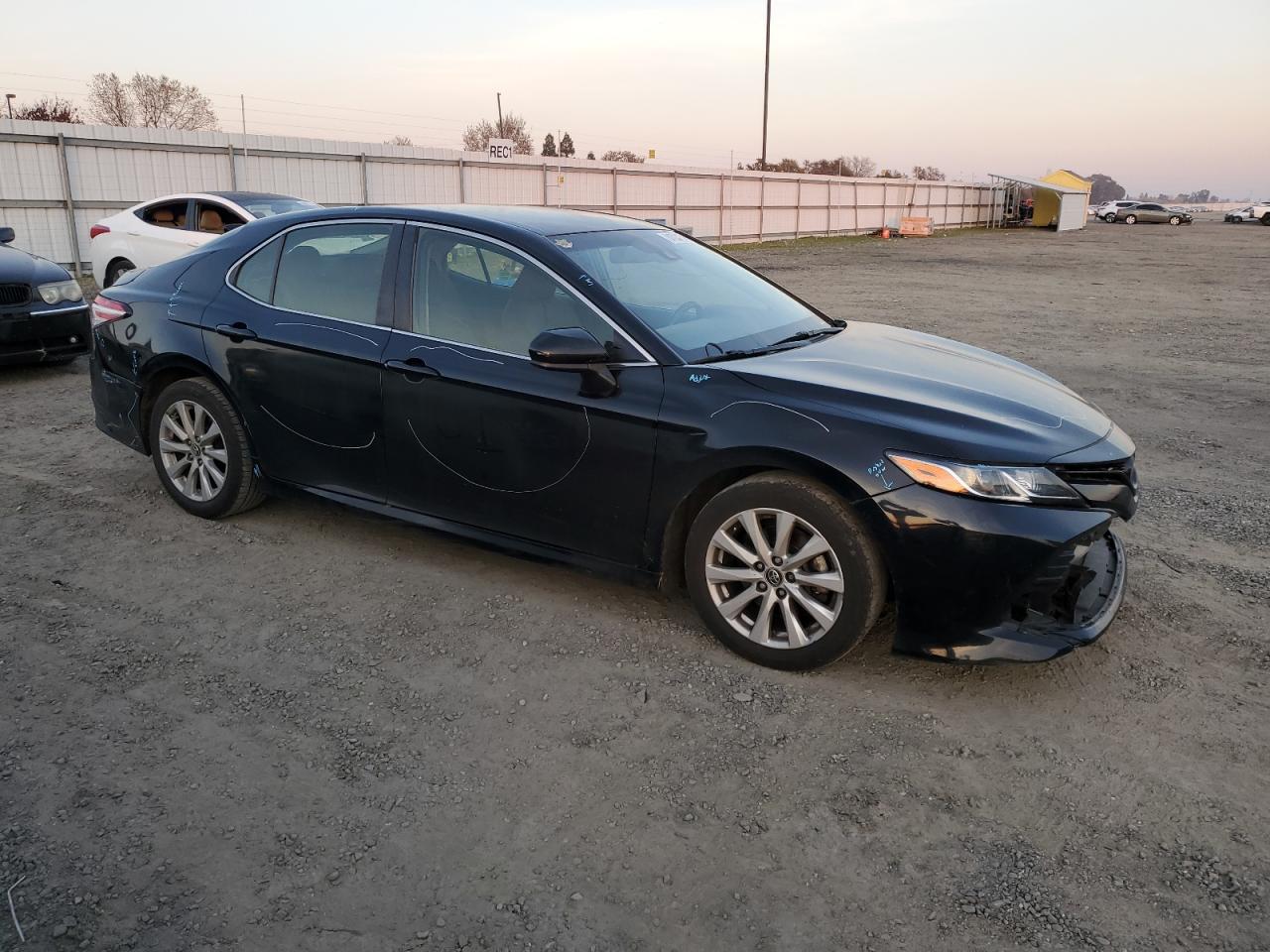 VIN JTNB11HK2J3026483 2018 TOYOTA CAMRY no.4