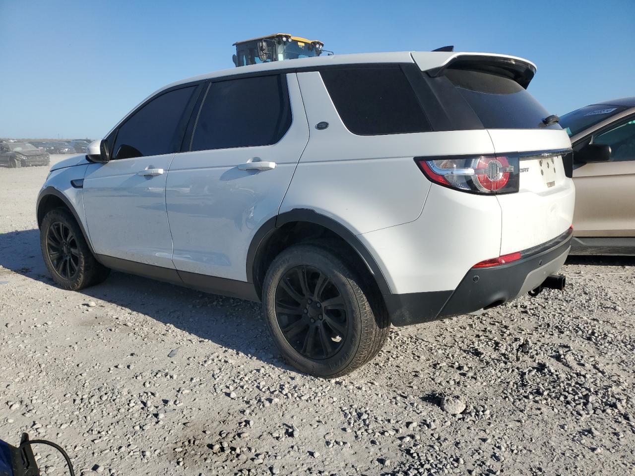 2017 Land Rover Discovery - Image 2