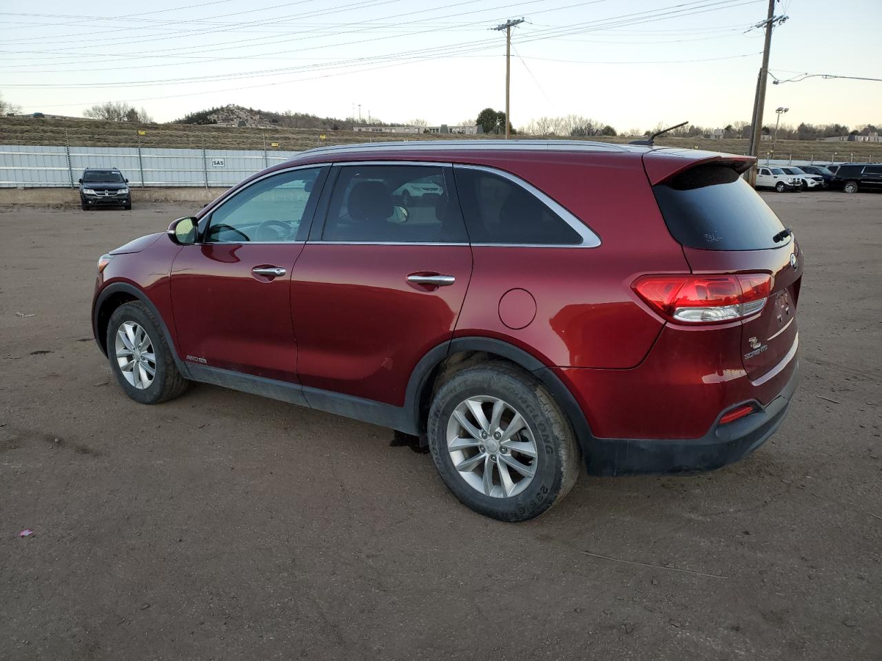 VIN 5XYPGDA58HG218687 2017 KIA SORENTO no.2