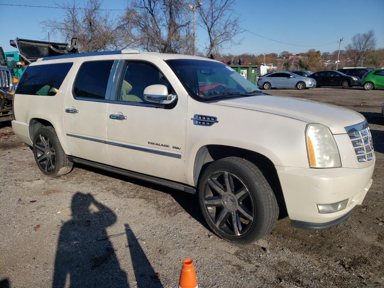 2010 Cadillac Escalade - Image 4