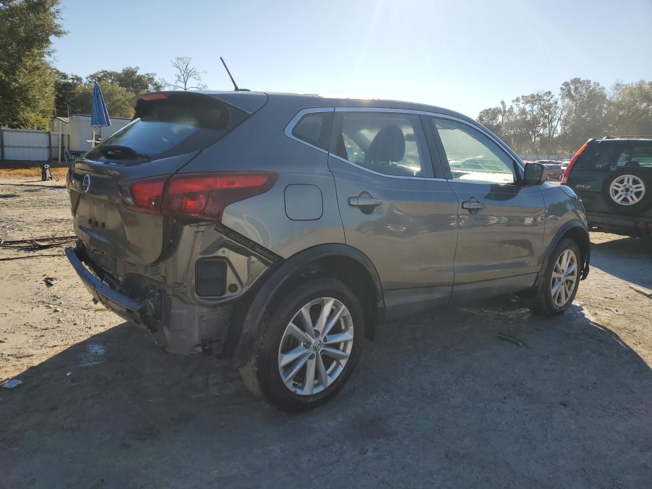 2017 Nissan Rogue - Image 3