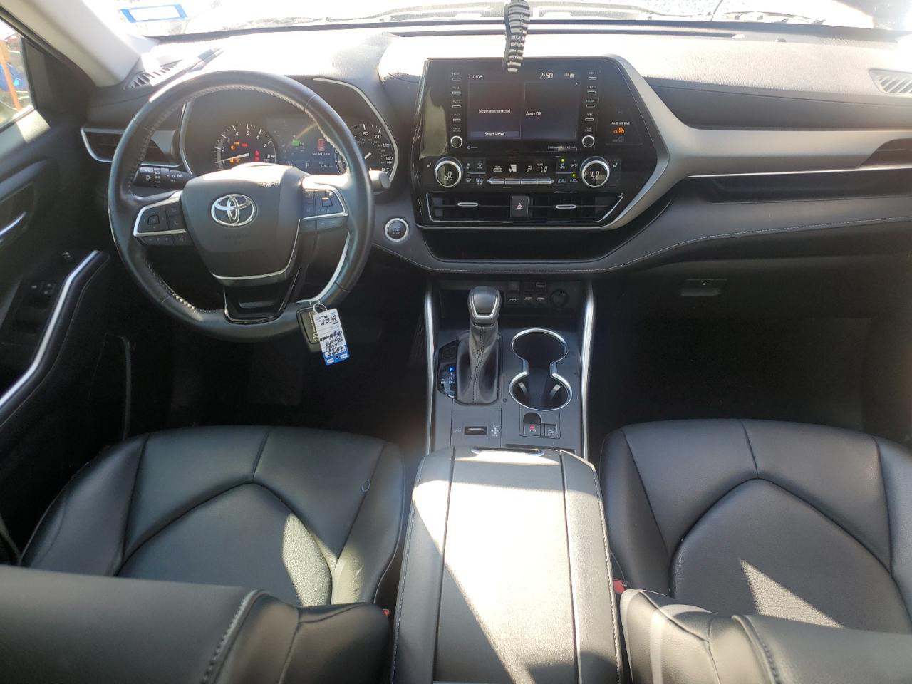 2021 Toyota Highlander - Image 8