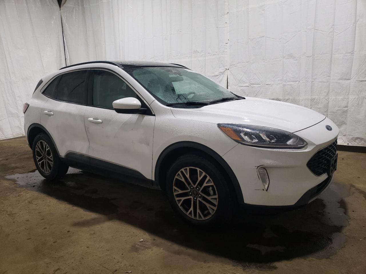 2022 Ford Escape - Image 4