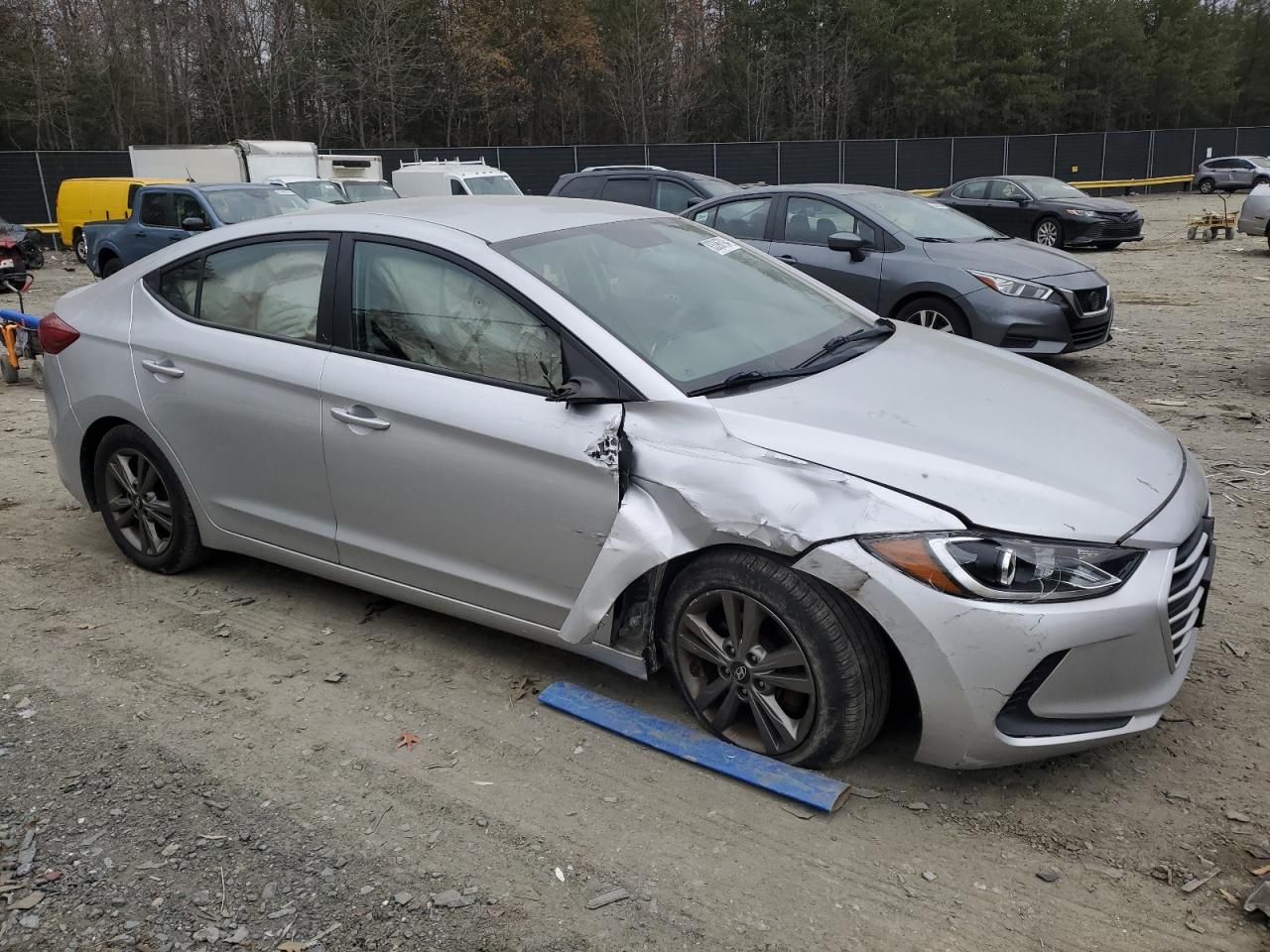 2017 Hyundai Elantra - Image 4