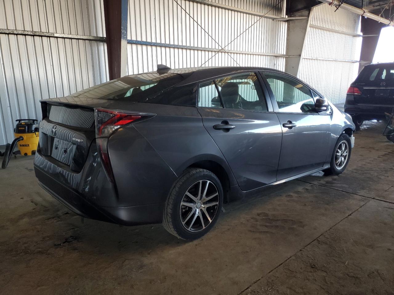 VIN JTDKBRFUXJ3602082 2018 TOYOTA PRIUS no.3