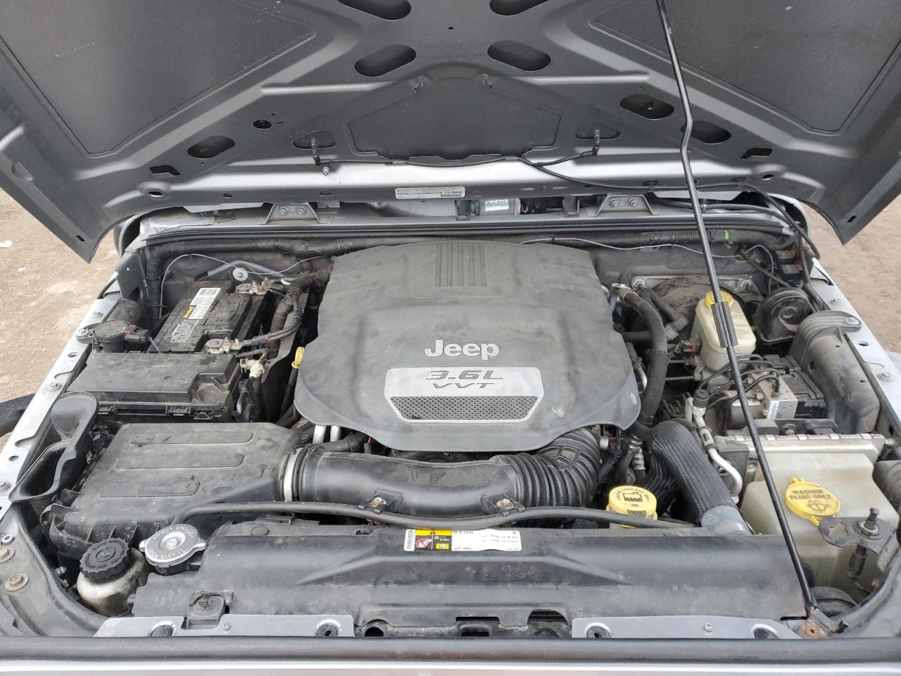 2013 Jeep Wrangler - Image 12