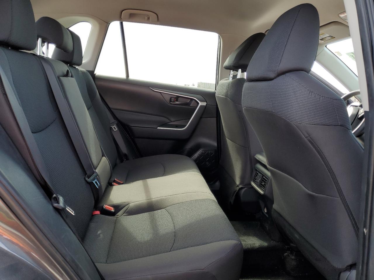 2024 Toyota RAV 4 - Image 10