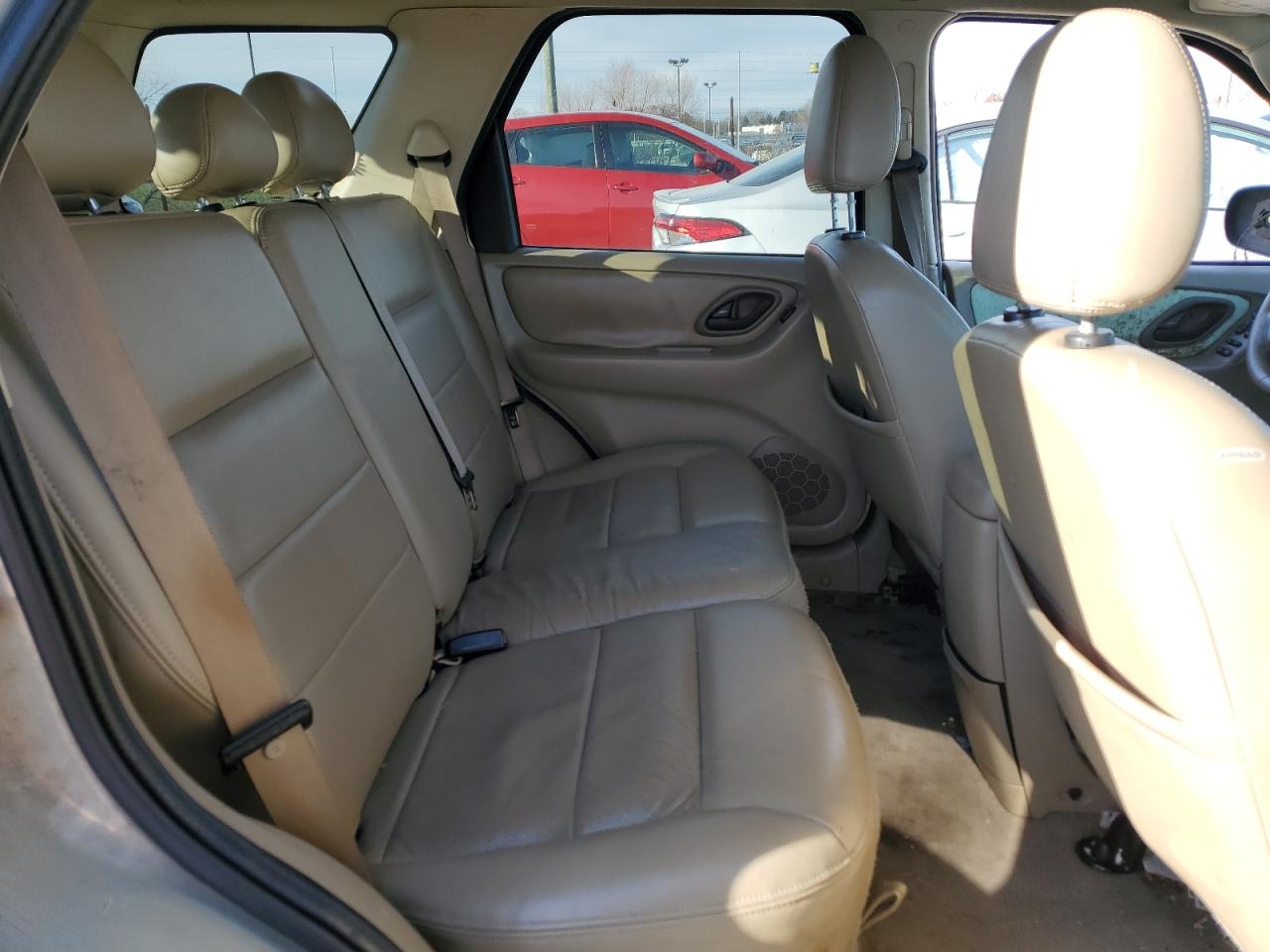 2005 Ford Escape - Image 12