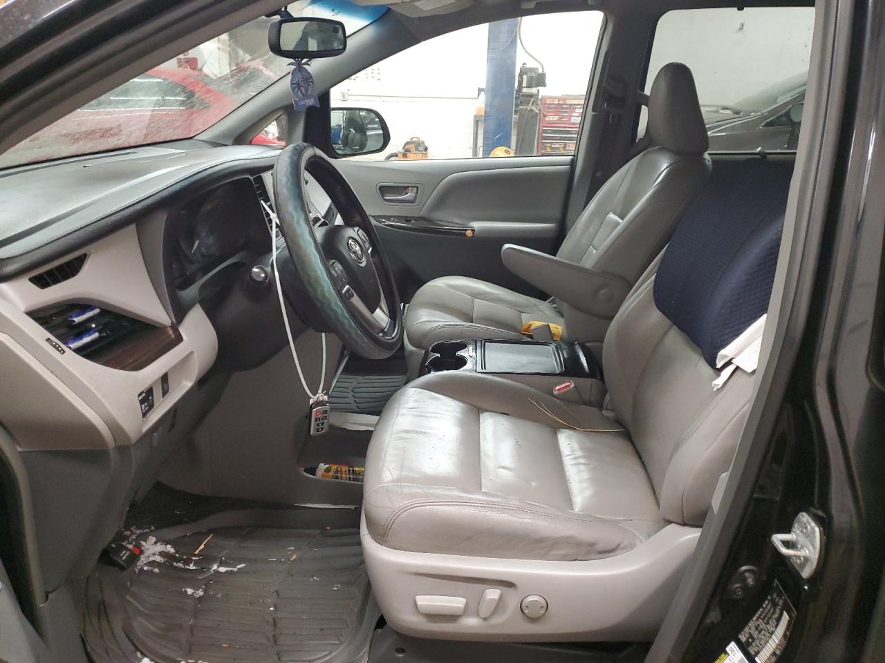 2015 Toyota Sienna - Image 7