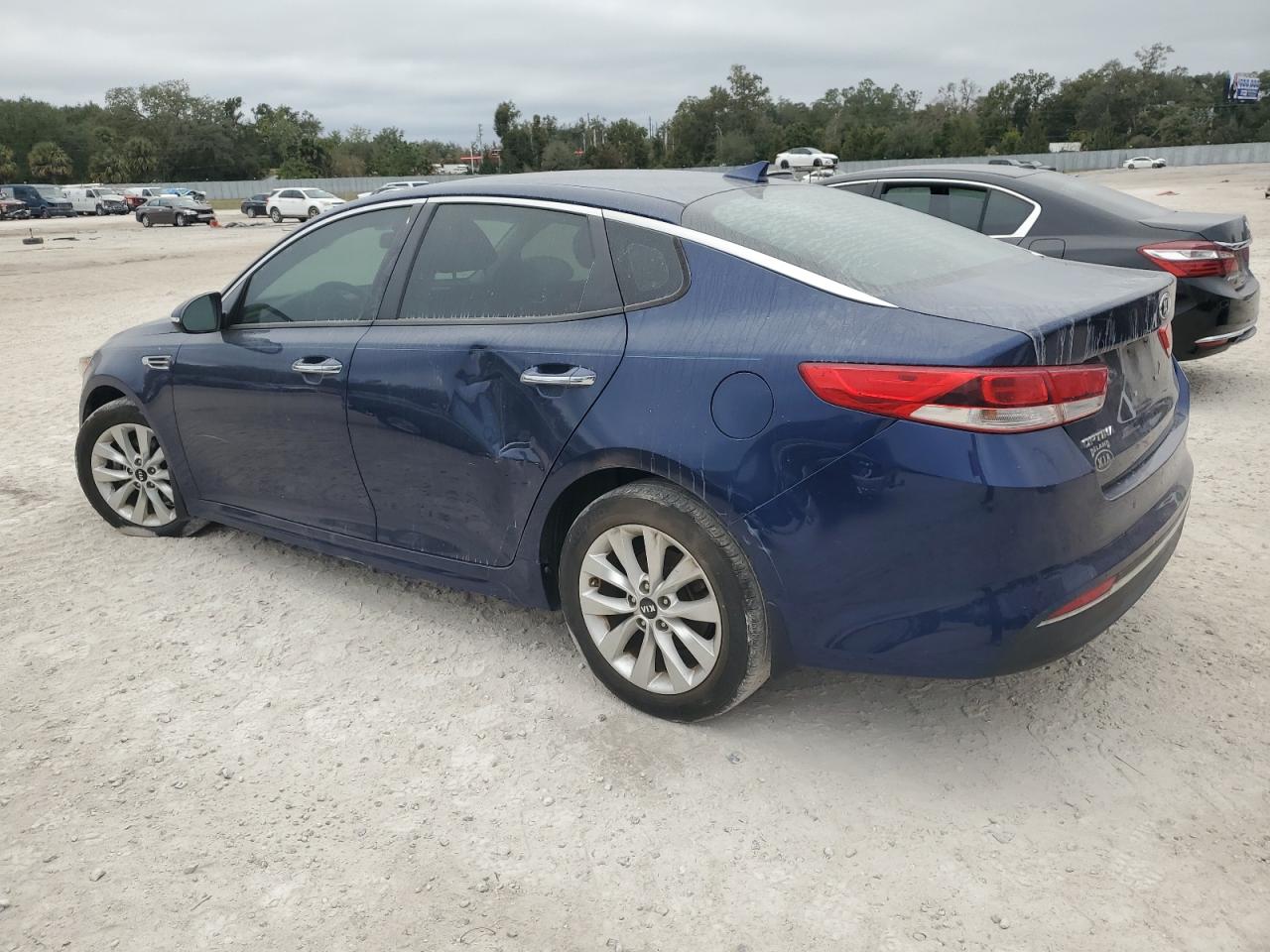 5XXGT4L35JG273650 2018 KIA OPTIMA - Image 2