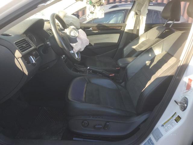 Седаны VOLKSWAGEN PASSAT 2015 Белы
