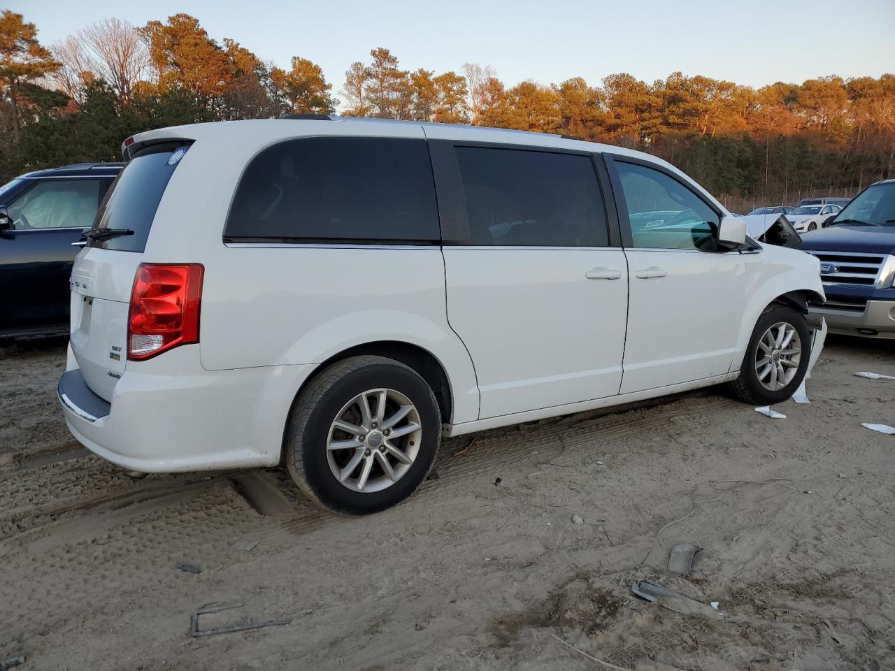 2018 Dodge Caravan - Image 3