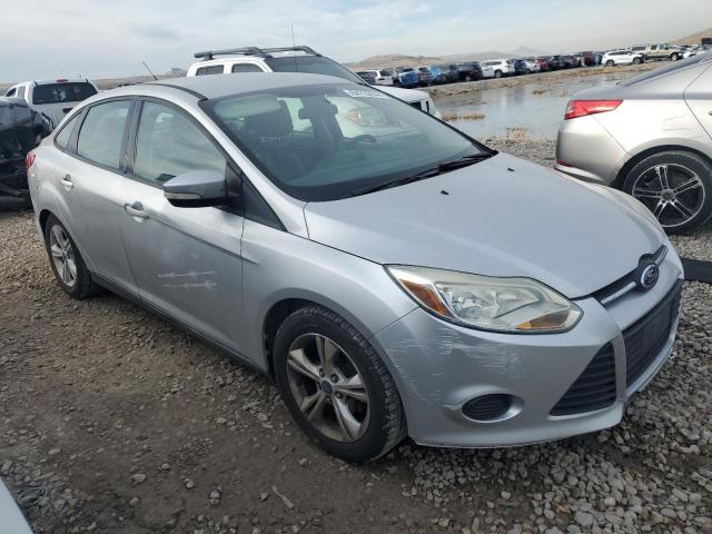 Sedans FORD FOCUS 2014 Srebrny