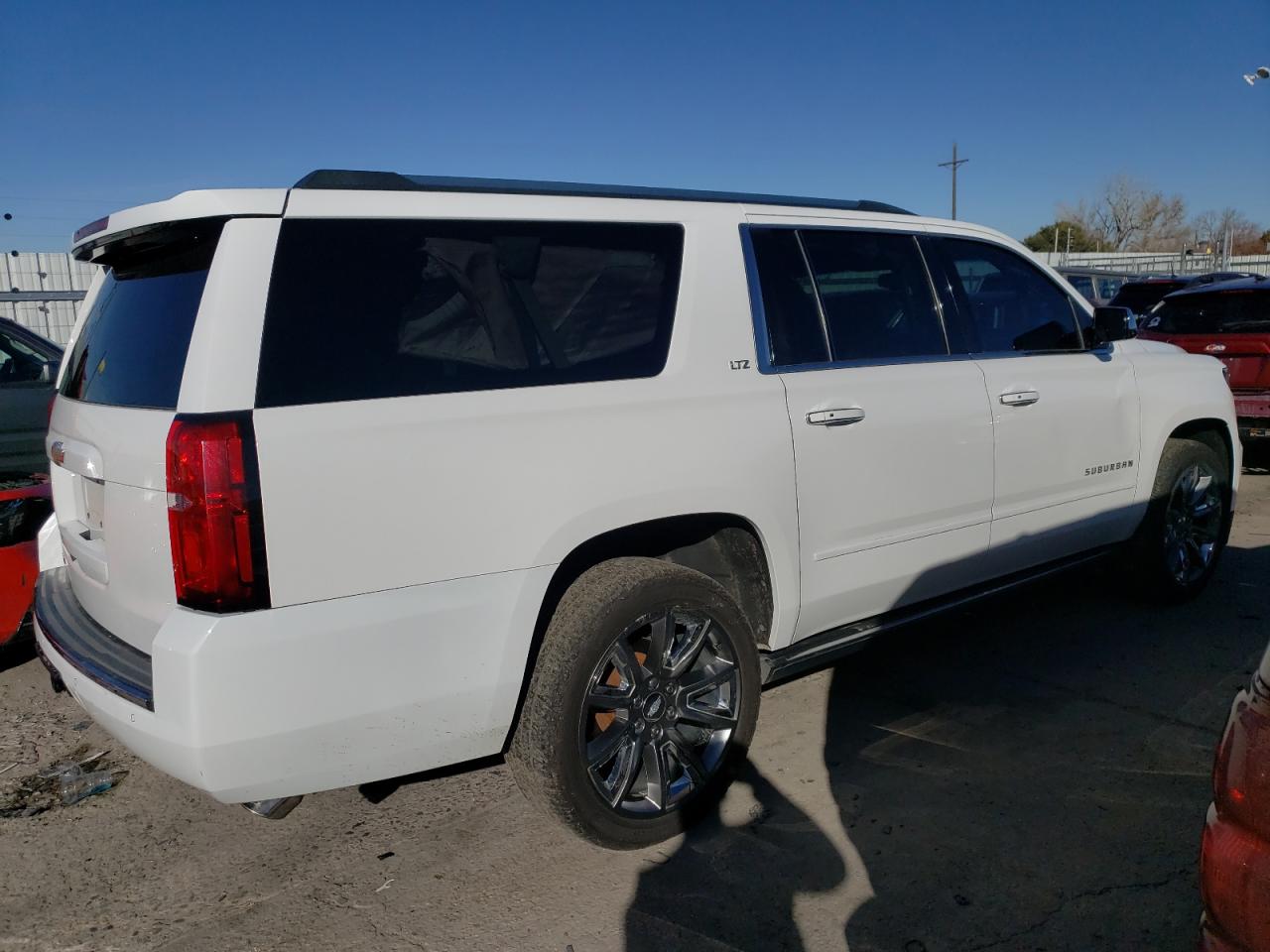 VIN 1GNSCKKC4FR720318 2015 CHEVROLET SUBURBAN no.3