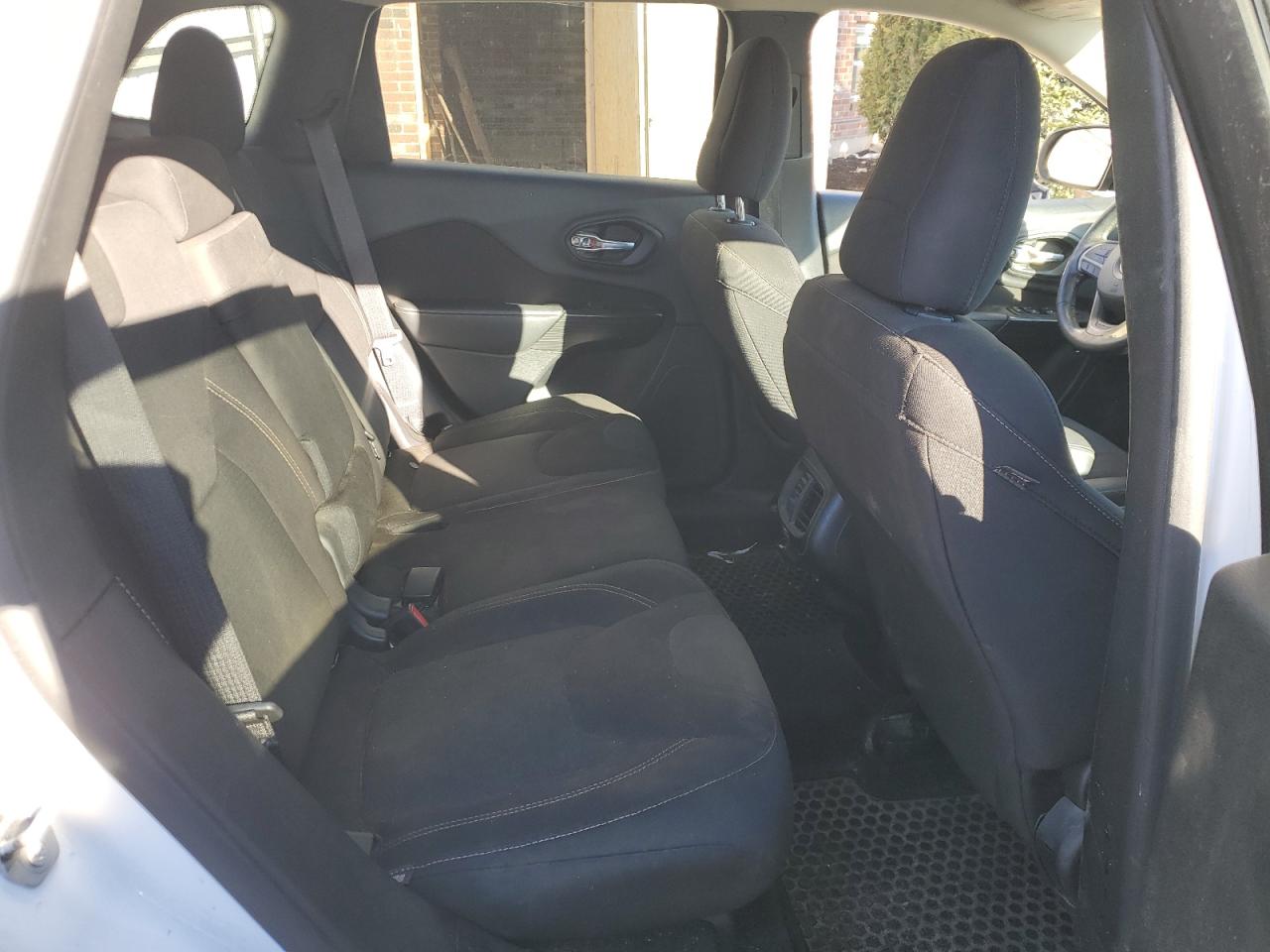 2016 Jeep Grand Cherokee - Image 10