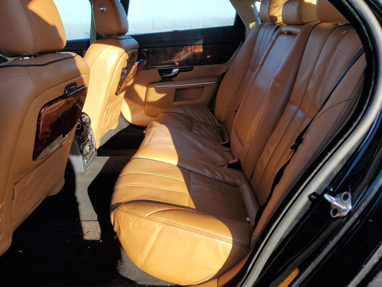 2012 Jaguar XJ - Image 10