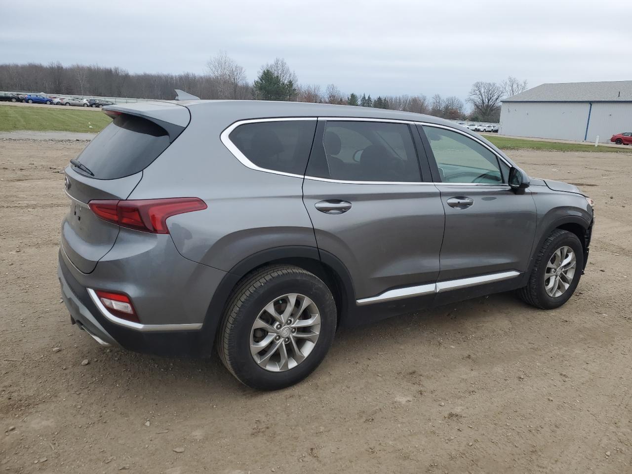 2019 Hyundai Santa Fe - Image 3