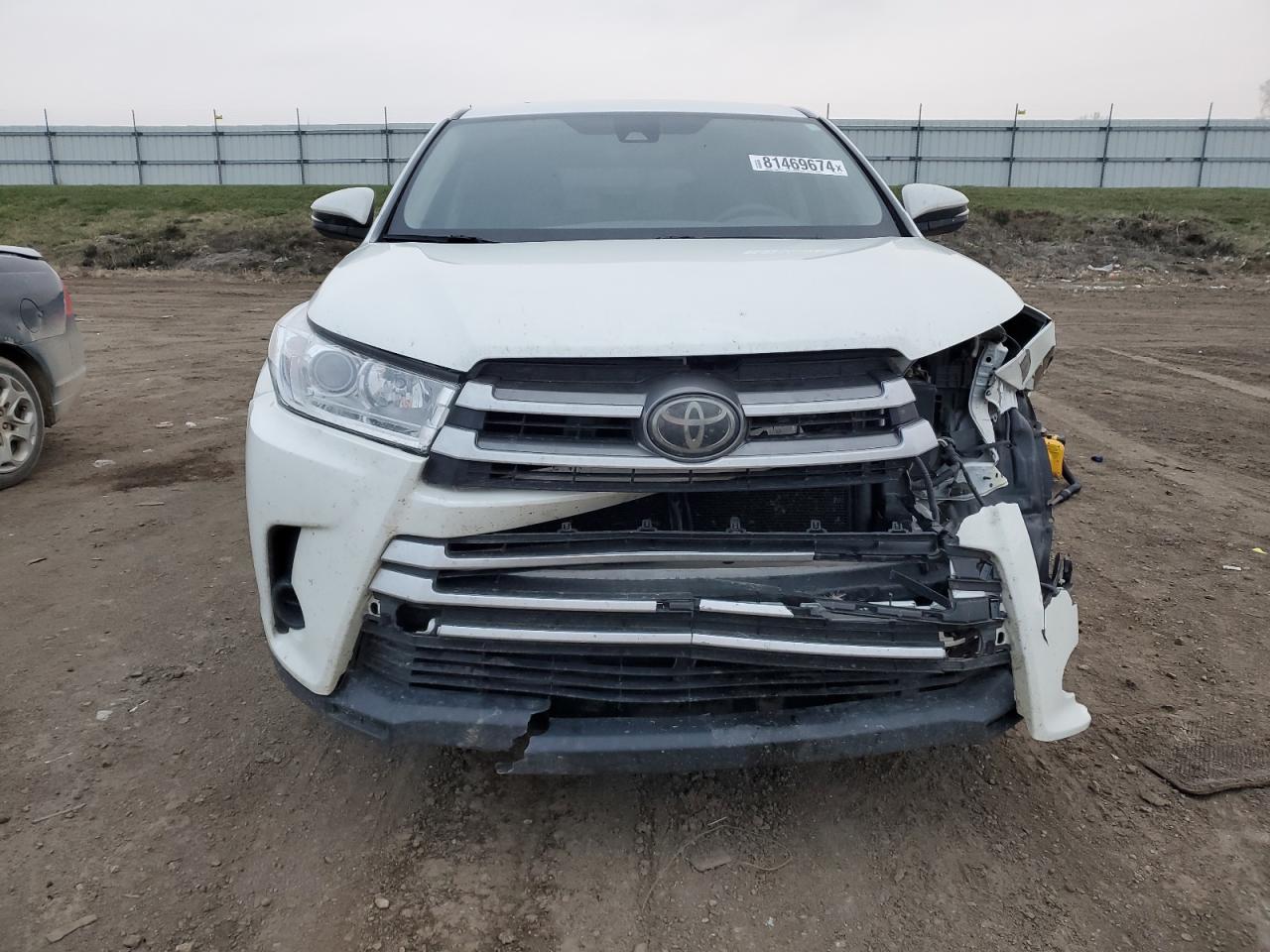 2017 Toyota Highlander - Image 5
