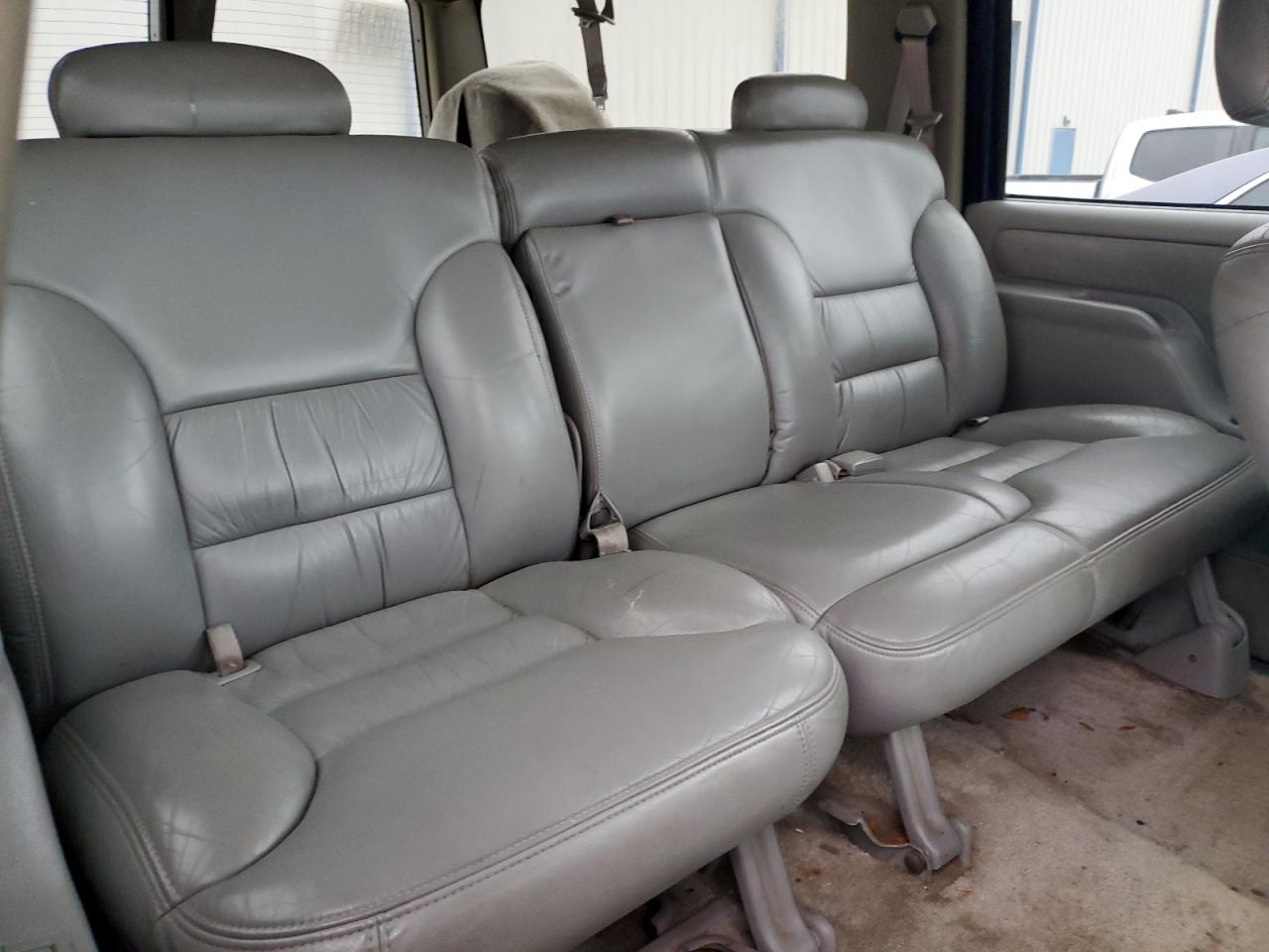1996 Chevrolet Suburban - Image 11