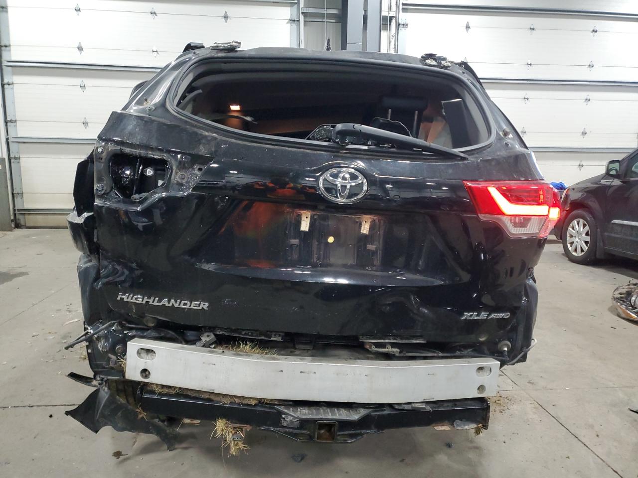 2019 Toyota Highlander - Image 6