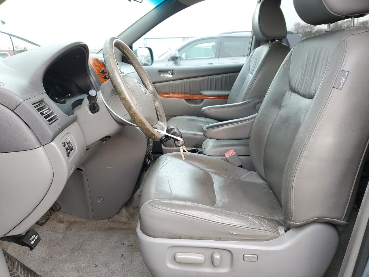 2009 Toyota Sienna - Image 7