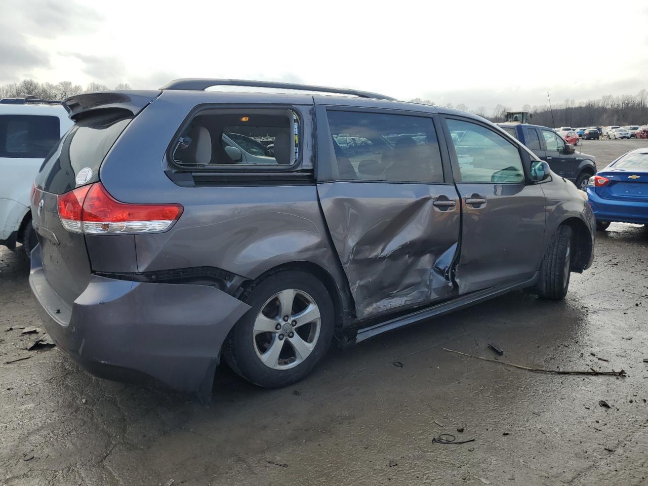 2011 Toyota Sienna - Image 3