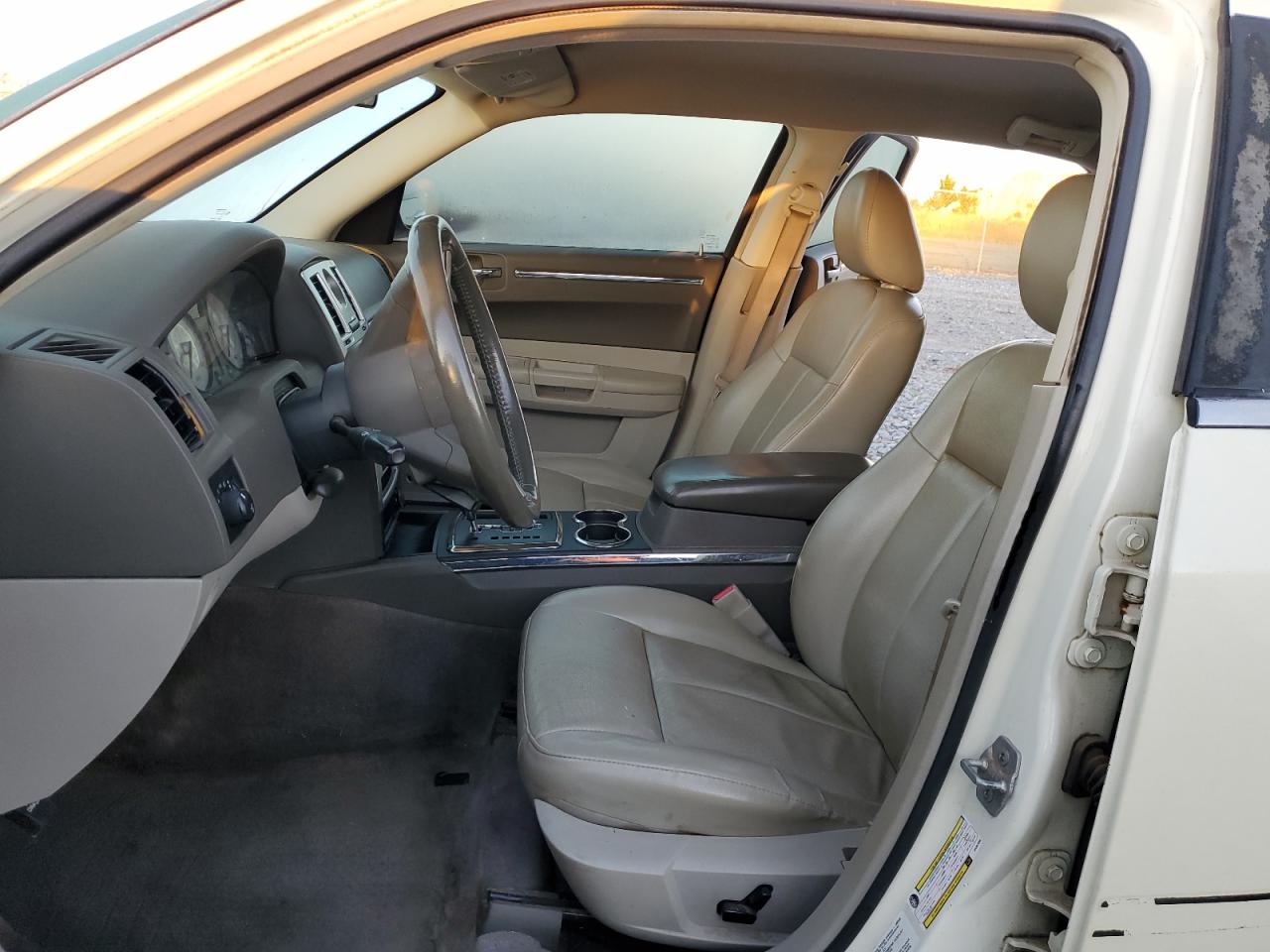2010 Chrysler 300 - Image 7