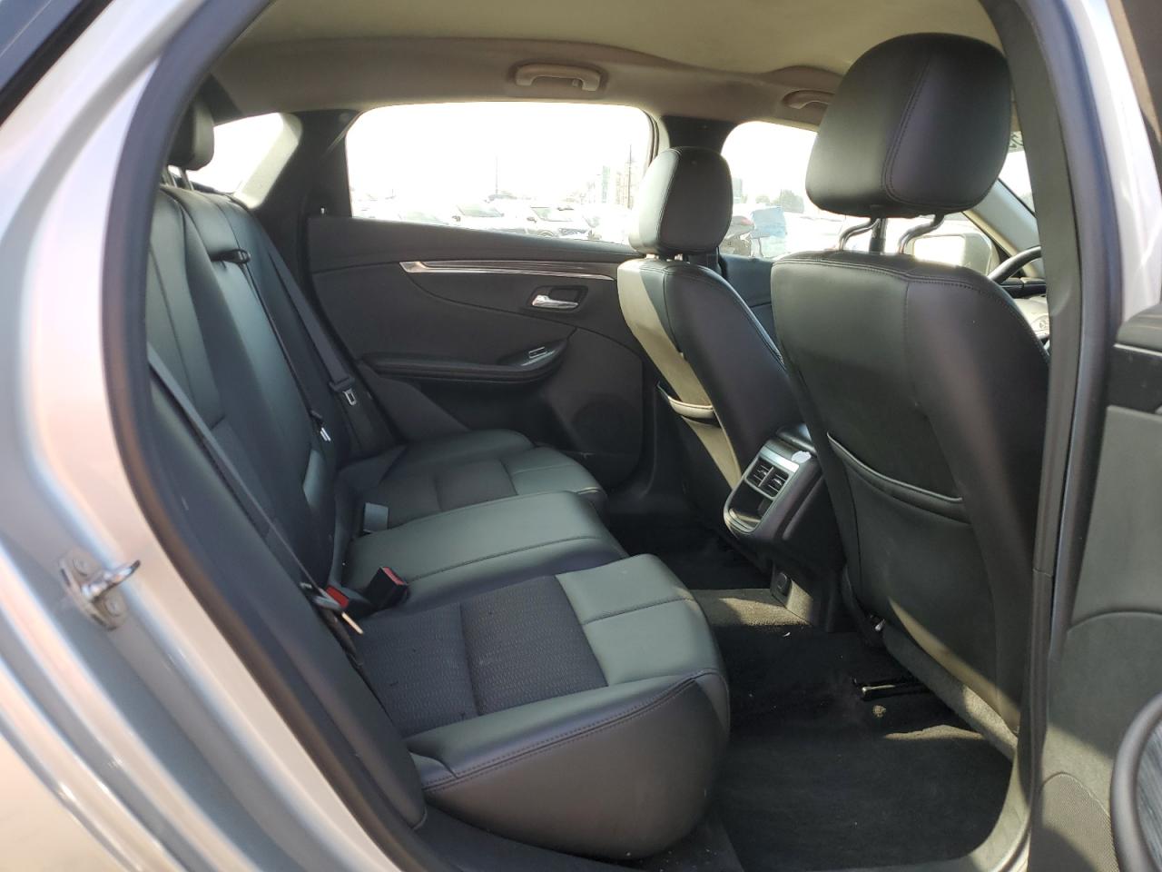 2016 Chevrolet Impala - Image 10