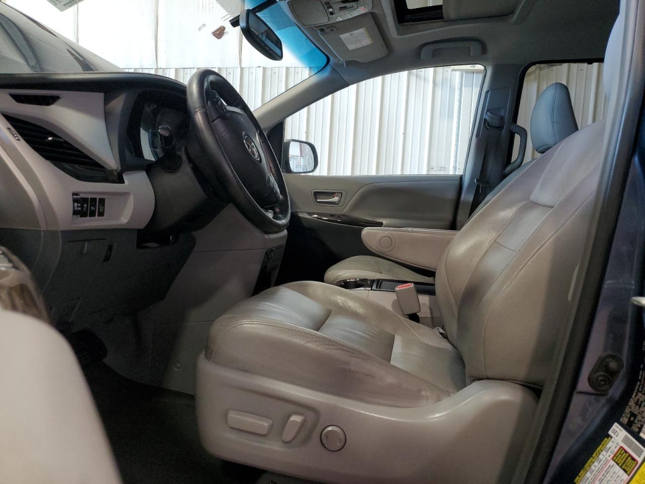 2015 Toyota Sienna - Image 7