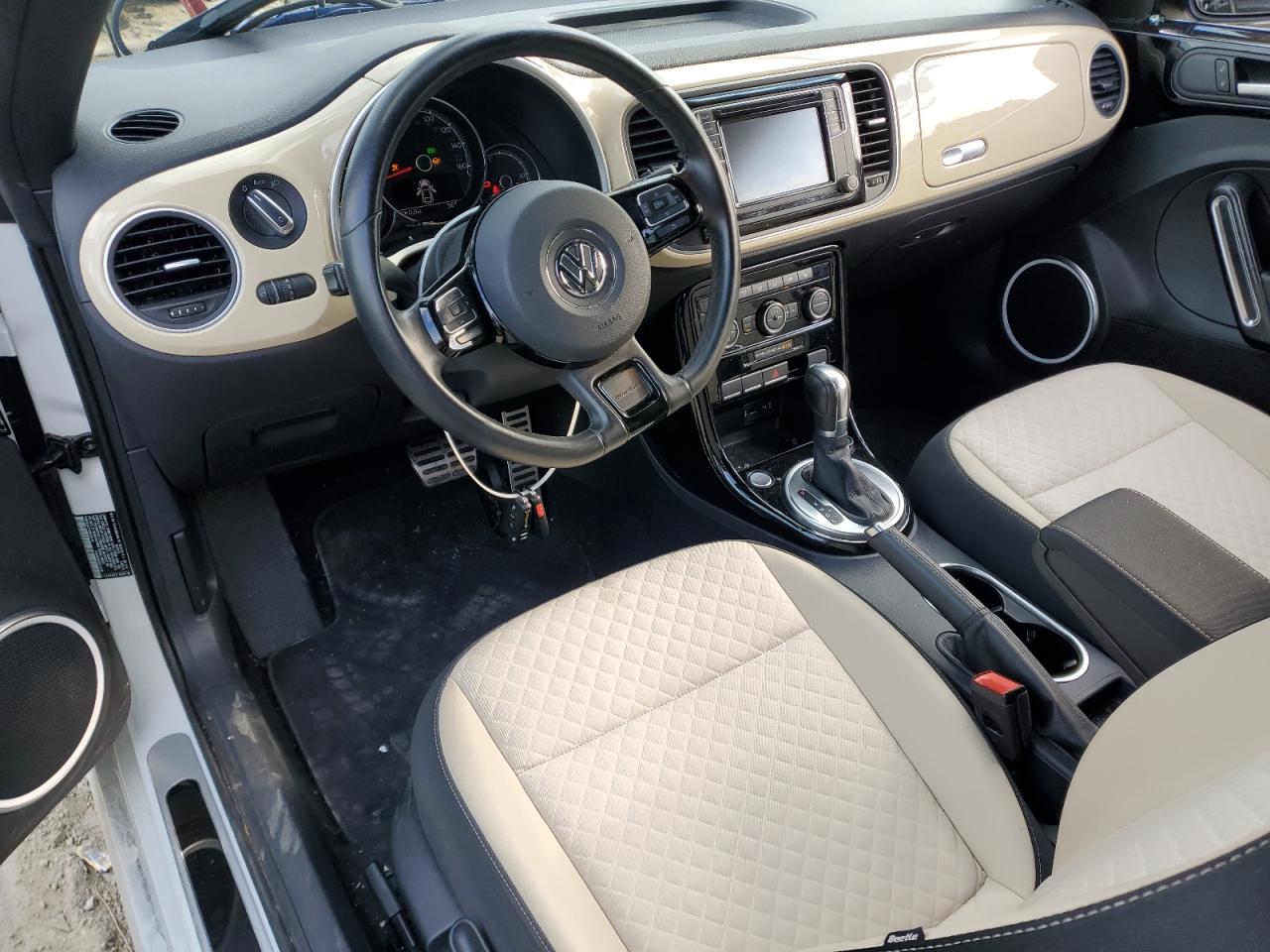 2019 Volkswagen Beetle - Image 8