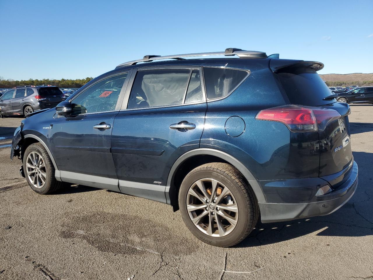 JTMDJREV4JD185087 2018 TOYOTA RAV 4 - Image 2