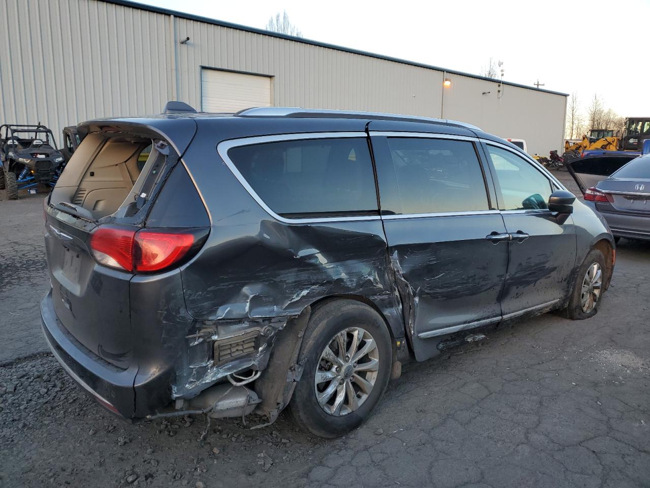 2019 Chrysler Pacifica - Image 3