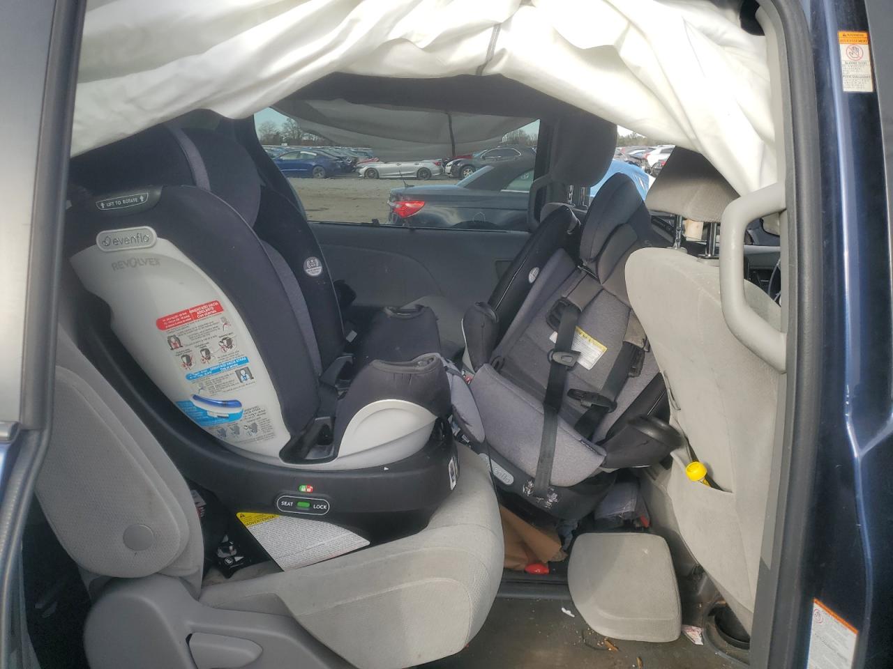 2019 Toyota Sienna - Image 11