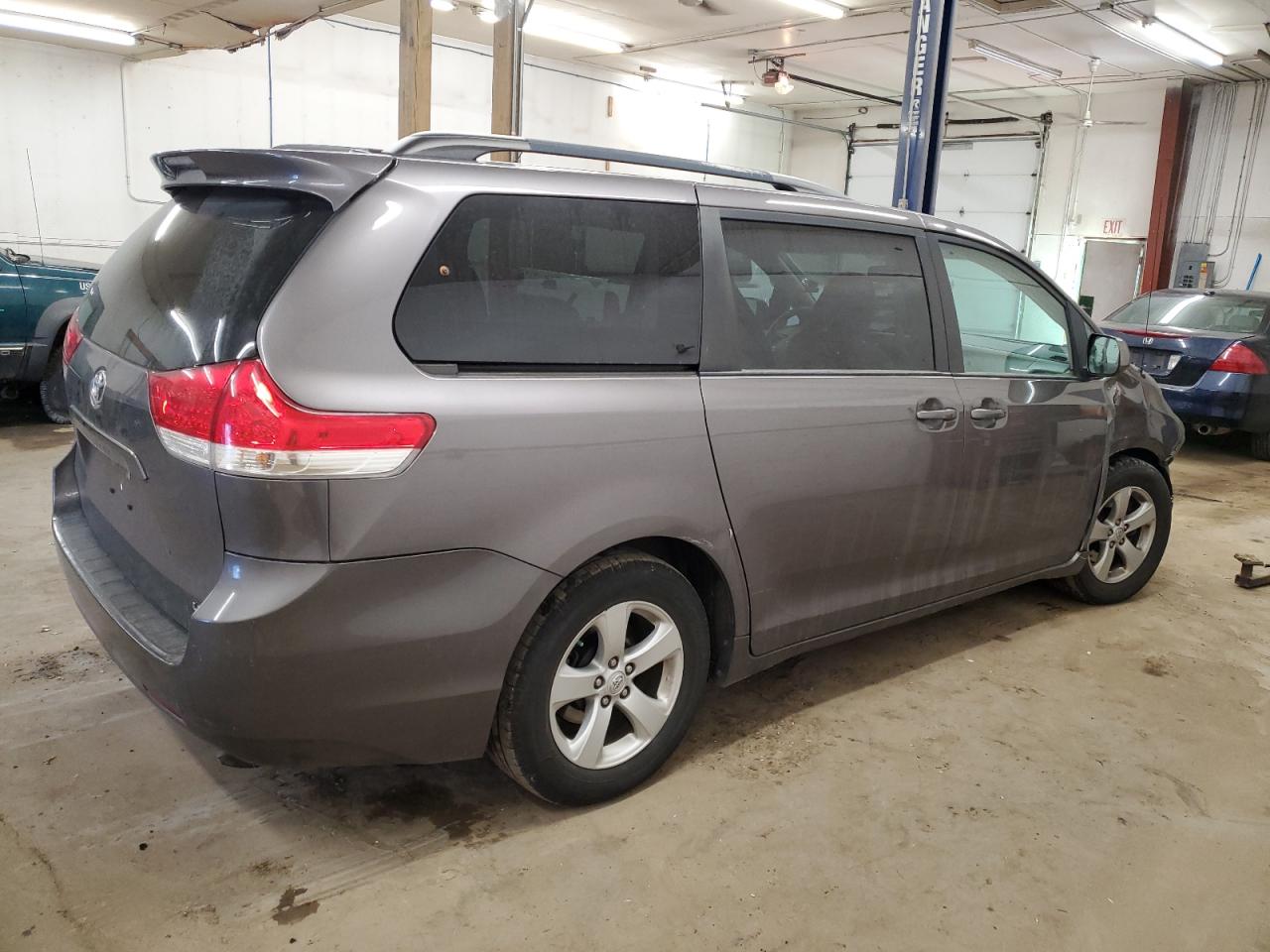 2013 Toyota Sienna - Image 3
