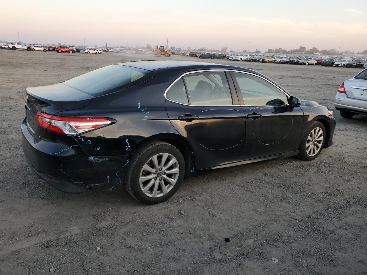 VIN JTNB11HK2J3026483 2018 TOYOTA CAMRY no.3