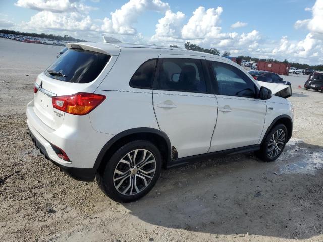  MITSUBISHI OUTLANDER 2018 Белый