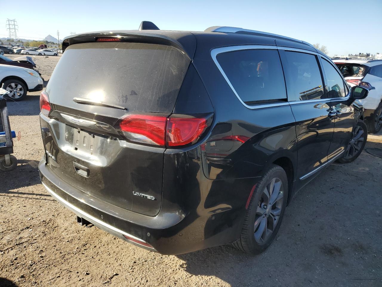 VIN 2C4RC1GGXJR321123 2018 CHRYSLER PACIFICA no.3