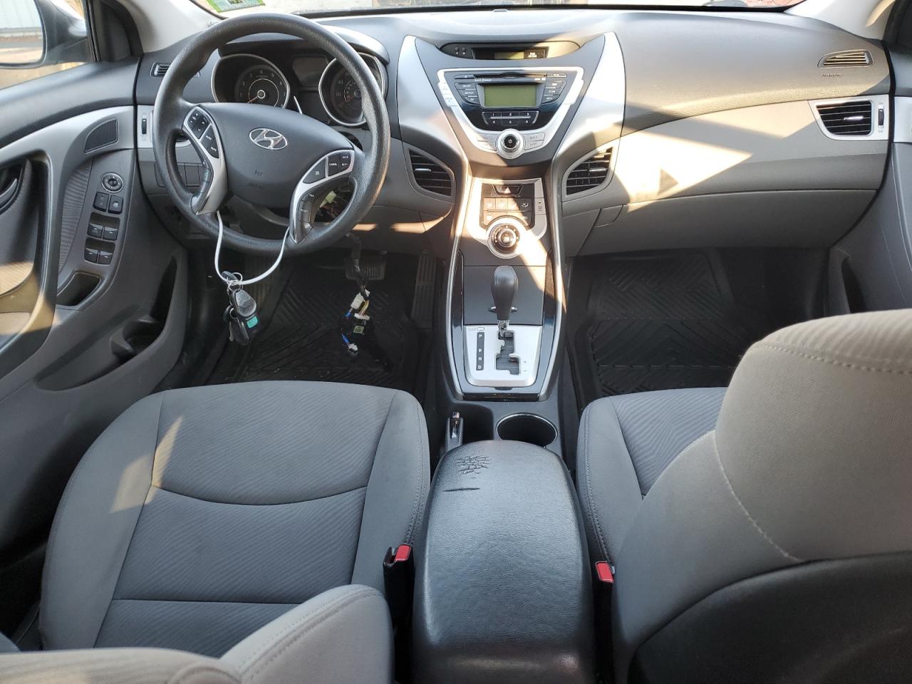 2012 Hyundai Elantra - Image 8