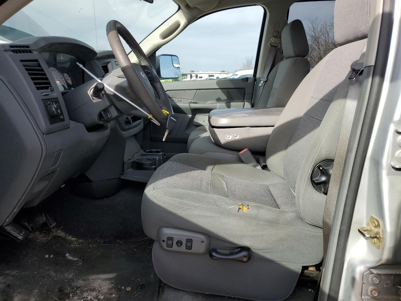 2006 Dodge RAM - Image 7