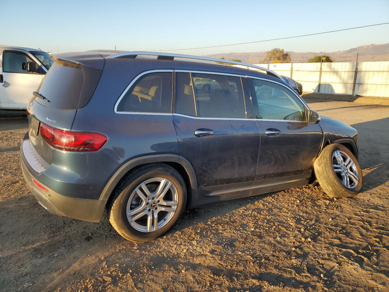 2021 Mercedes-Benz GLB - Image 3
