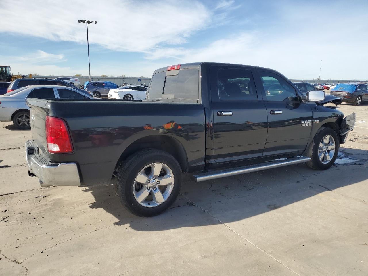 2016 RAM 1500 - Image 3