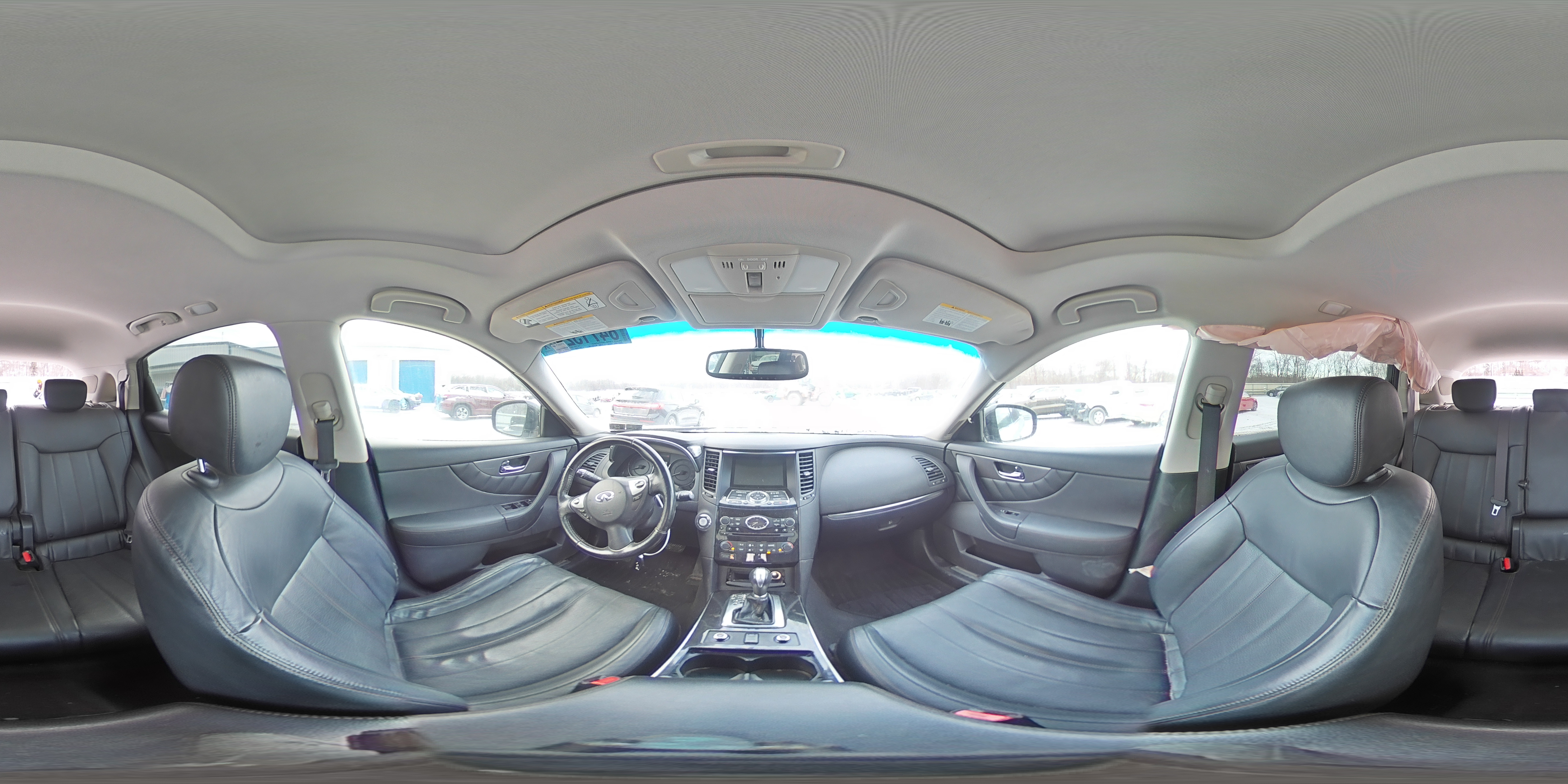 2017 Infiniti QX70 - Image 15