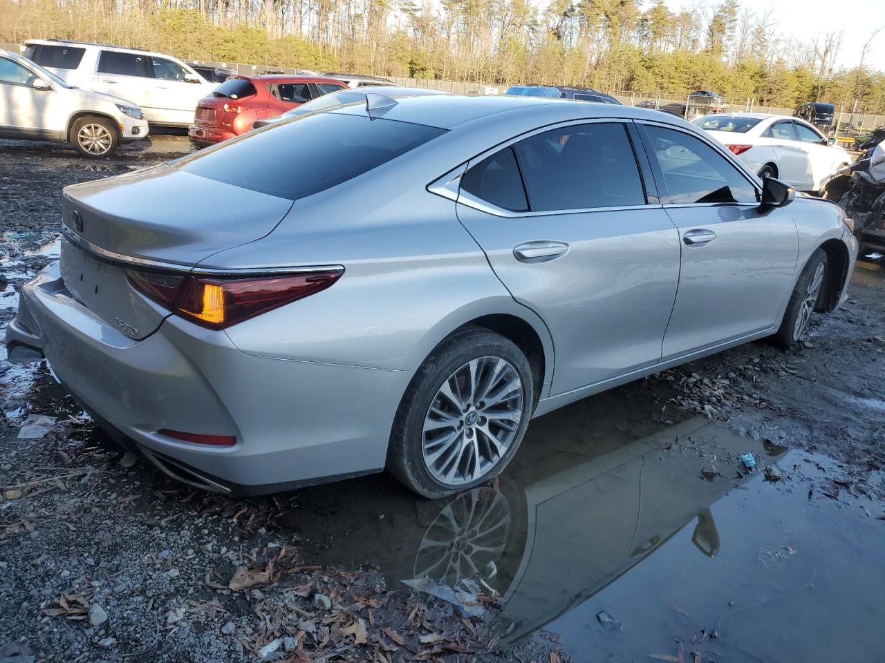 2019 Lexus ES - Image 3